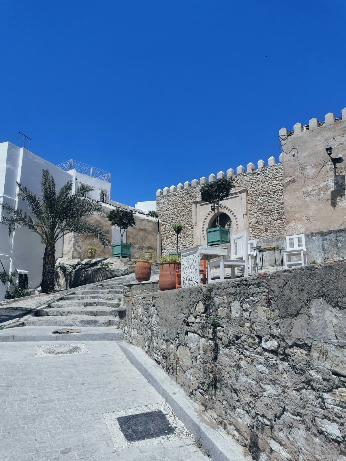 Rue pavée près de Bab El Bahr, Tanger